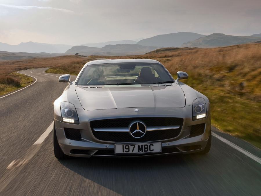  Mercedes-Benz SLS AMG 2010 года  (UK) (фото 16 из 19)